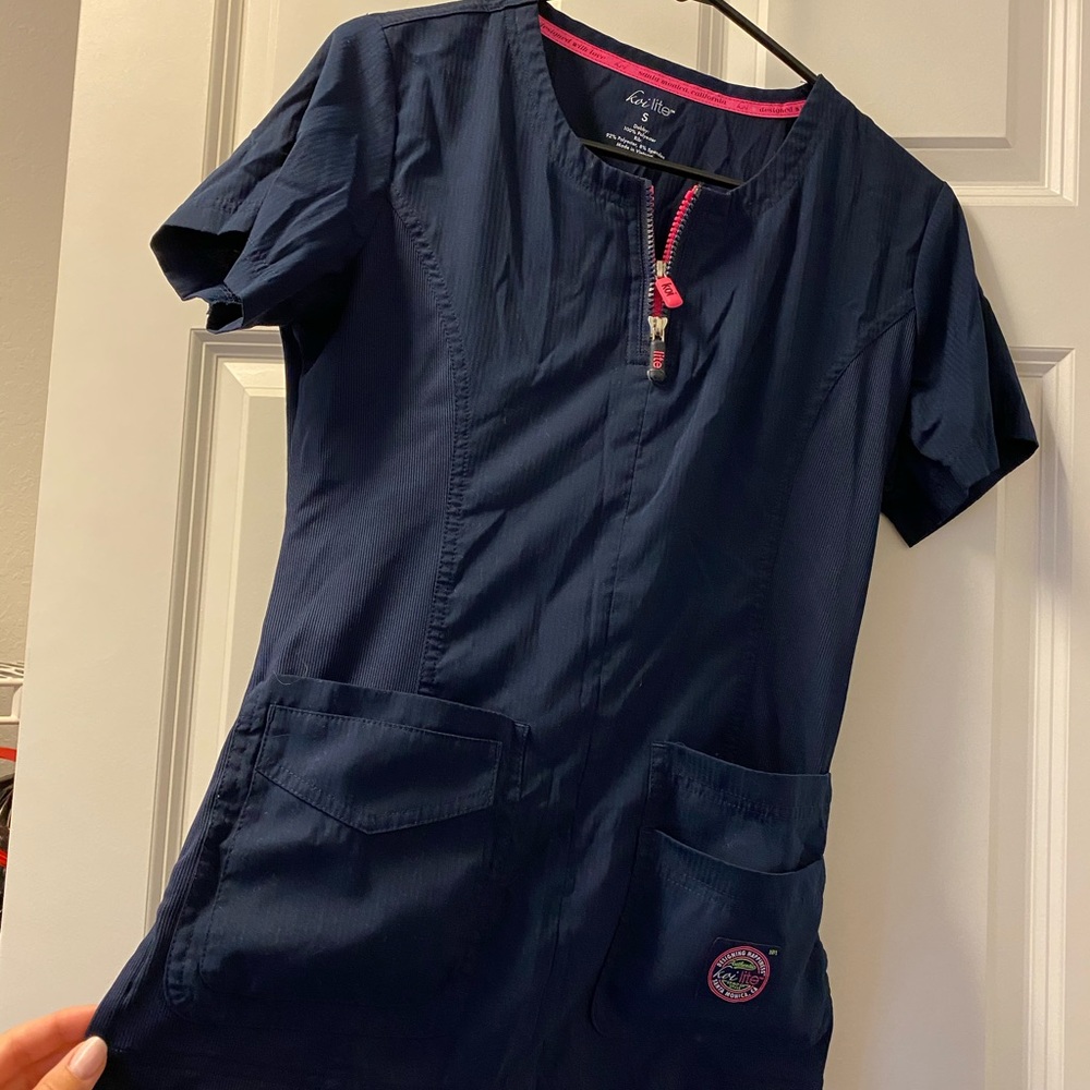 Scrubs - Picture 2 of 2